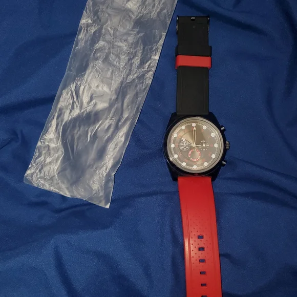 Watch - Picture 2 of 4